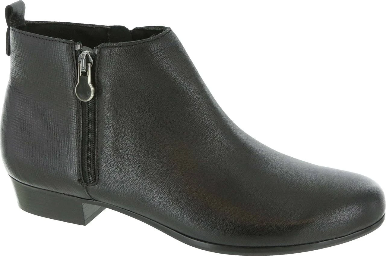 Munro Lexi 3 Munro Lexi